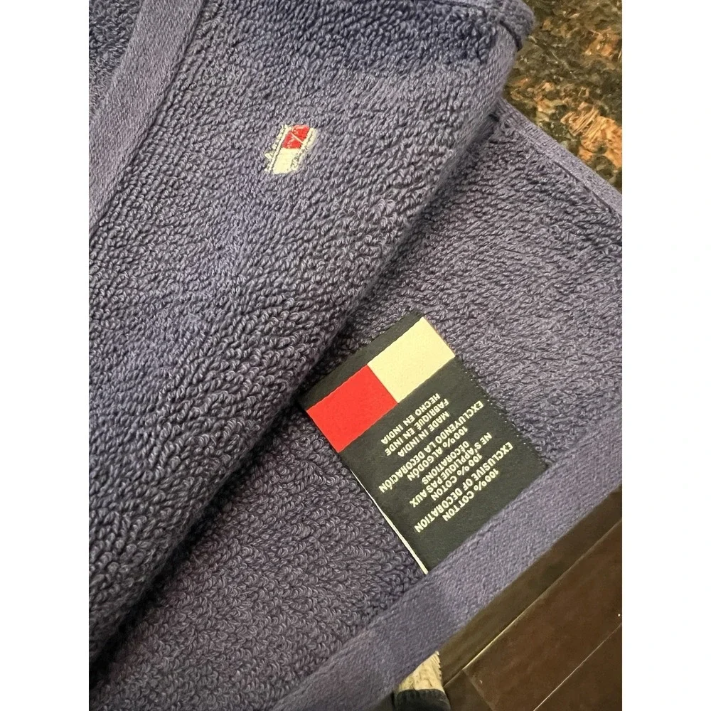 Tommy Hilfiger Navy Blue Bath Towel 100% Cotton 30 In X 54in